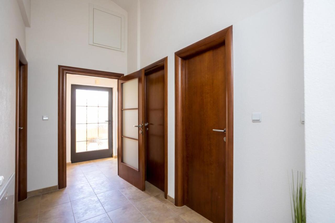 Apartmani Beba Omisalj Bagian luar foto