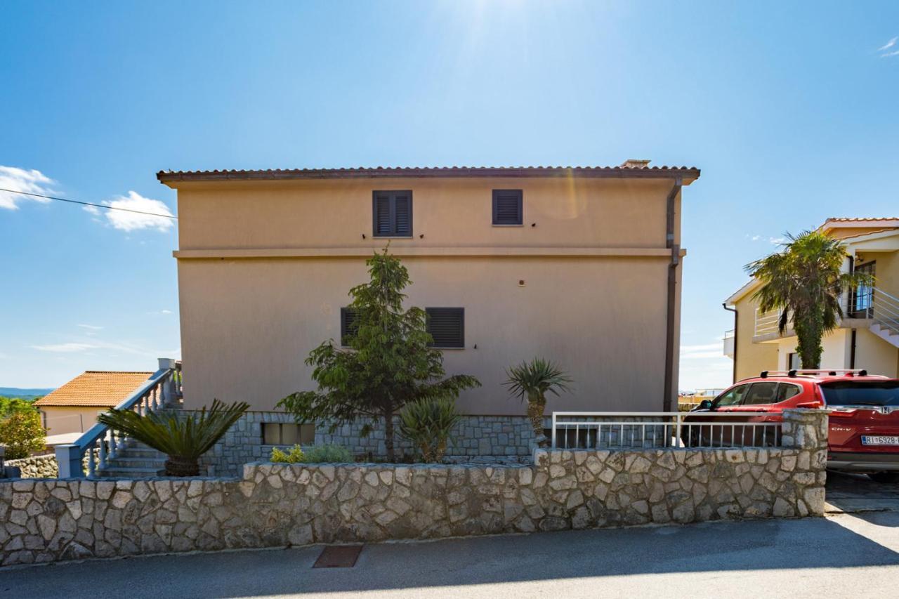 Apartmani Beba Omisalj Bagian luar foto