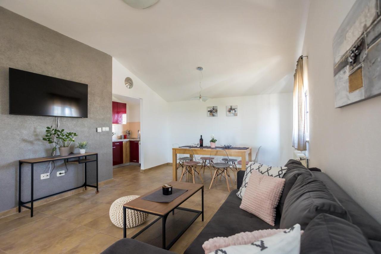Apartmani Beba Omisalj Bagian luar foto