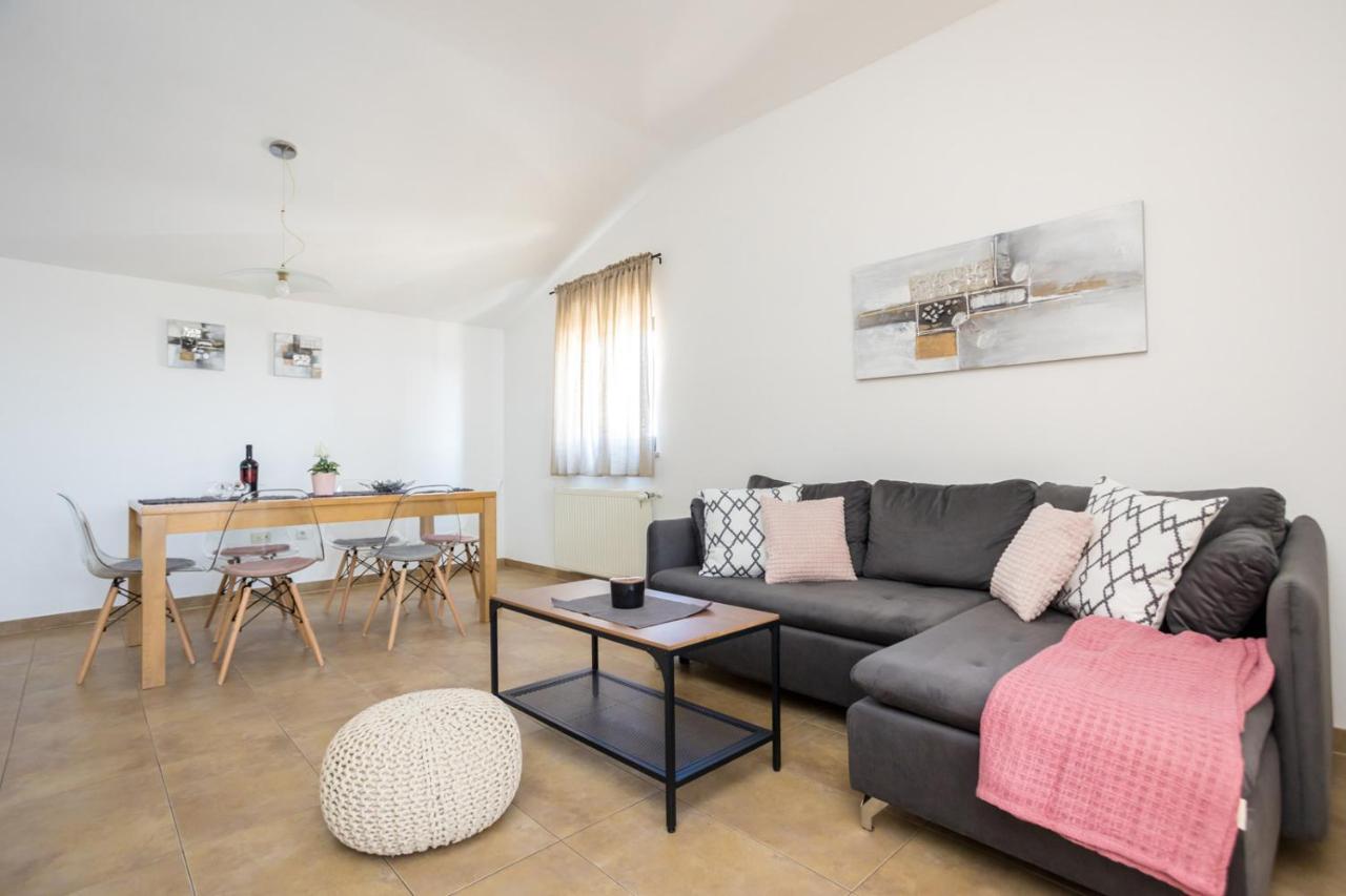 Apartmani Beba Omisalj Bagian luar foto