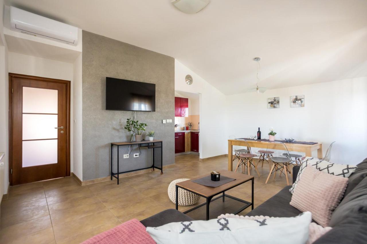 Apartmani Beba Omisalj Bagian luar foto