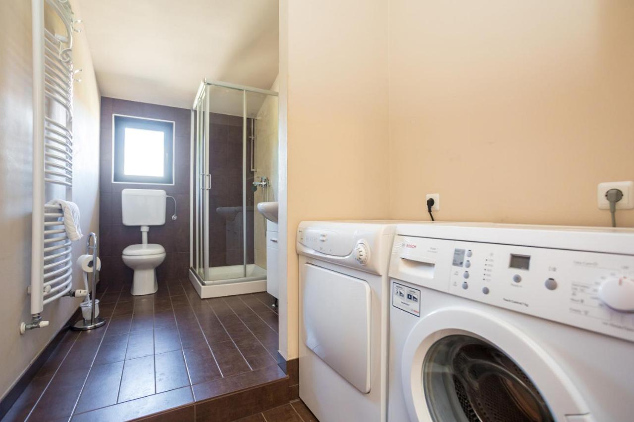 Apartmani Beba Omisalj Bagian luar foto